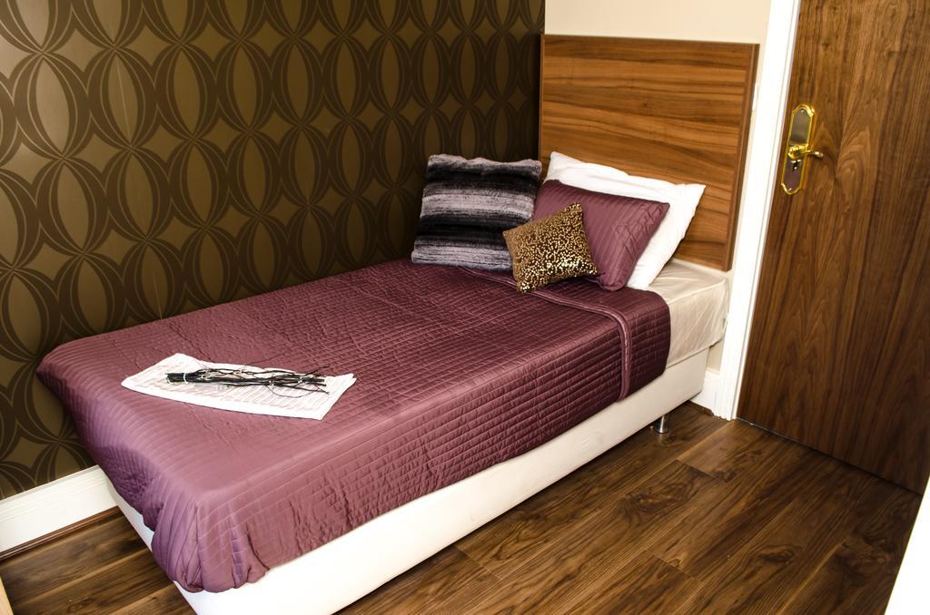 Trivelles Liverpool Room photo
